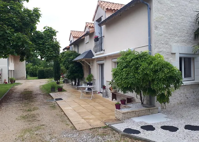 Amanala Poitou * Saint-Genest-d'Ambiere